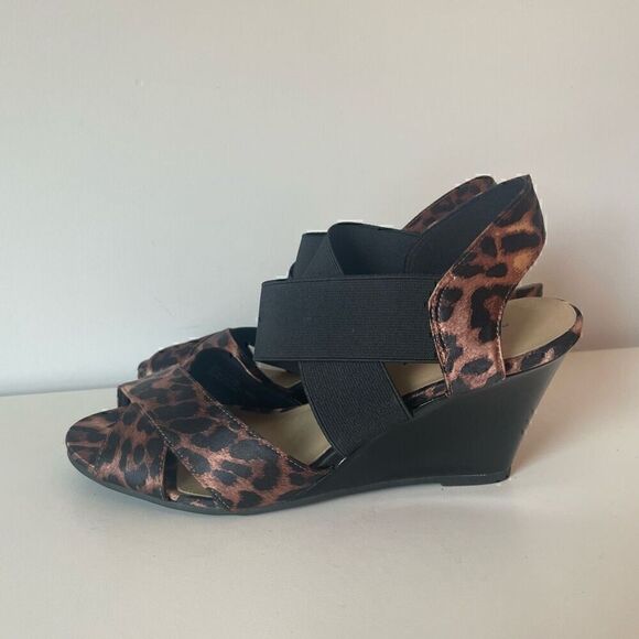 Predictions Wedge Sandal Leopard Print Stretchy Strap Black Size 7 Wide Fit NEW - Picture 4 of 9